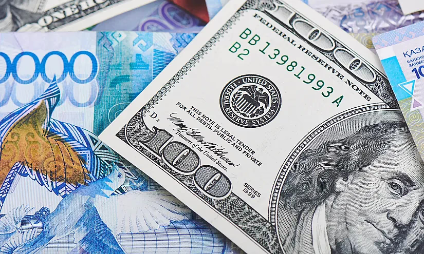 Тенге потерял 4% за месяц: Нацбанк вмешался с интервенцией на $125 млн