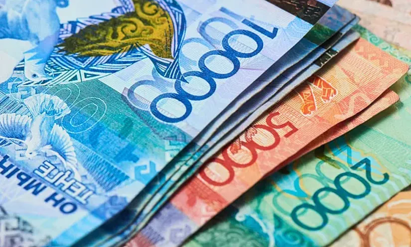 В Кыргызстане продлили временные ограничения на операции с казахским тенге