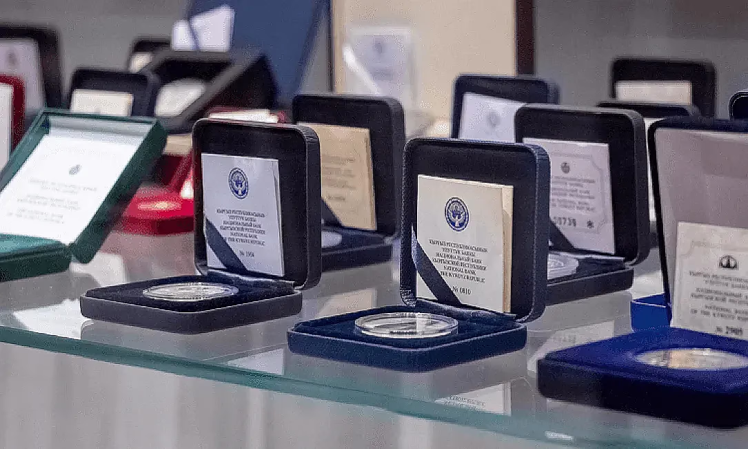 Улуттук банк коллекциялык монеталардын эскиздерин иштеп чыгууга сүрөтчү-дизайнерлерге сынак жарыялады