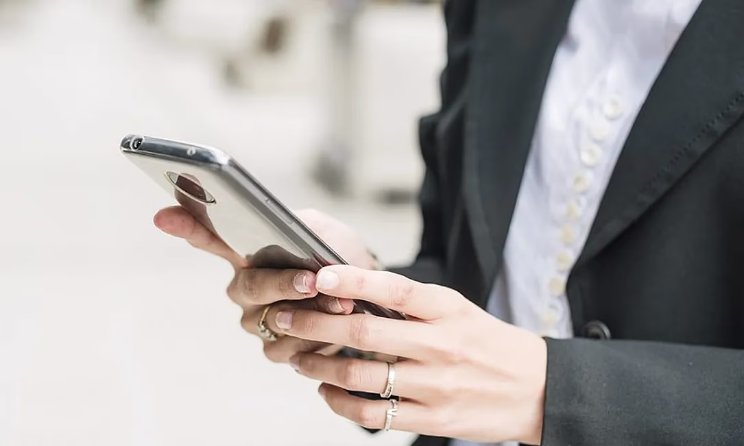 Нотариус в смартфоне: Минюст КР запускает дистанционные нотариальные услуги с 1 октября