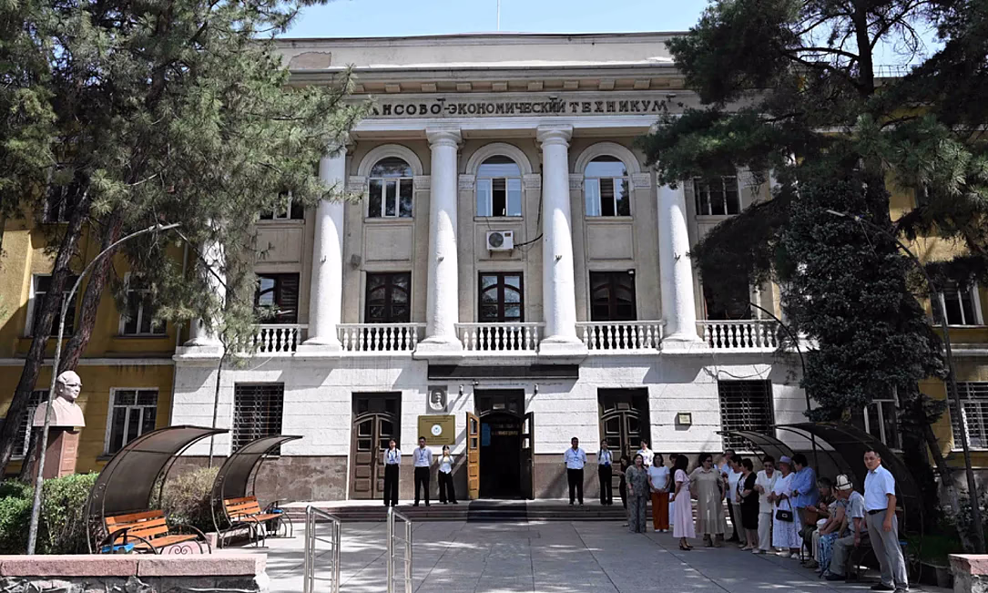 Минфин получил в ведение Бишкекский финэкономтехникум