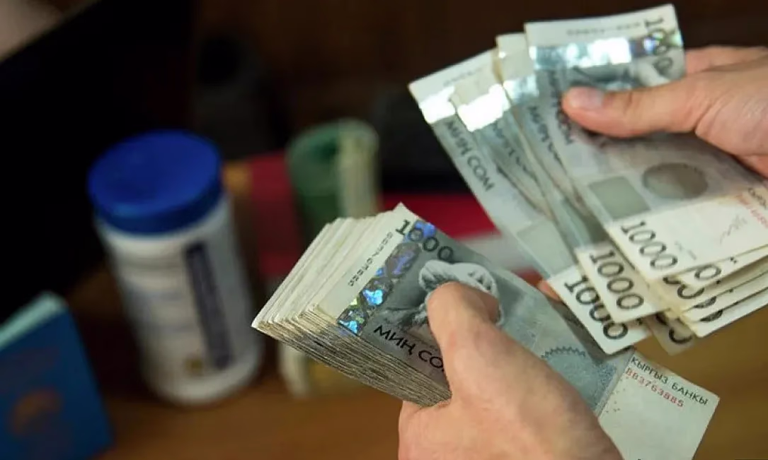 Средняя зарплата в Кыргызстане превысила 42,6 тысячи сомов