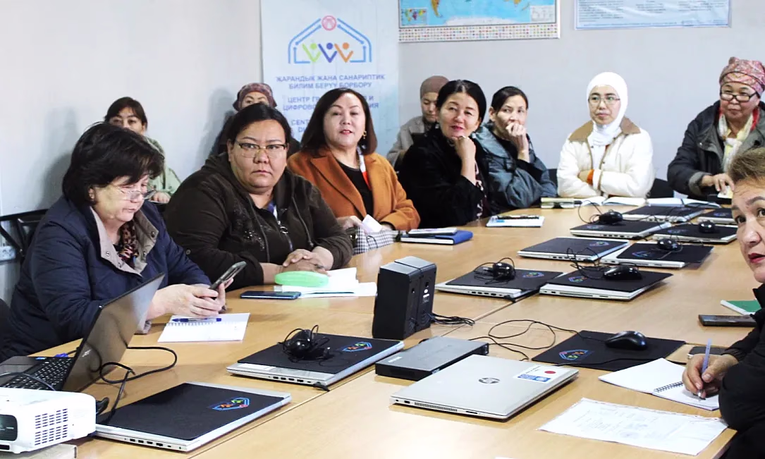 Госслужащих Таш-Кумыра ознакомили с активацией самозапрета на получение кредита