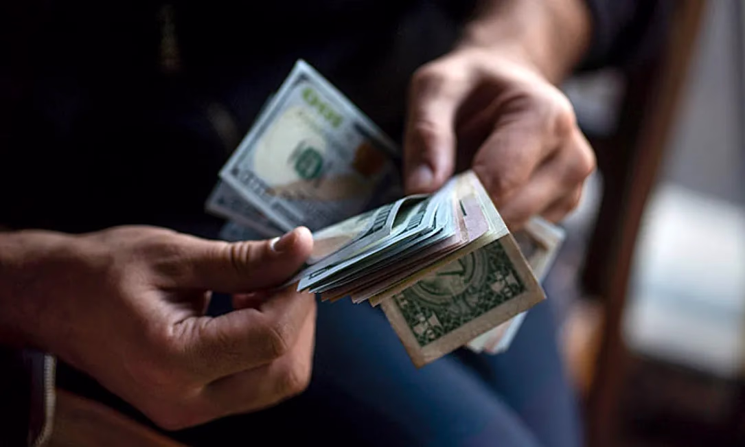 За 11 месяцев 175 «черных» менял оштрафованы на 3 миллиона сомов