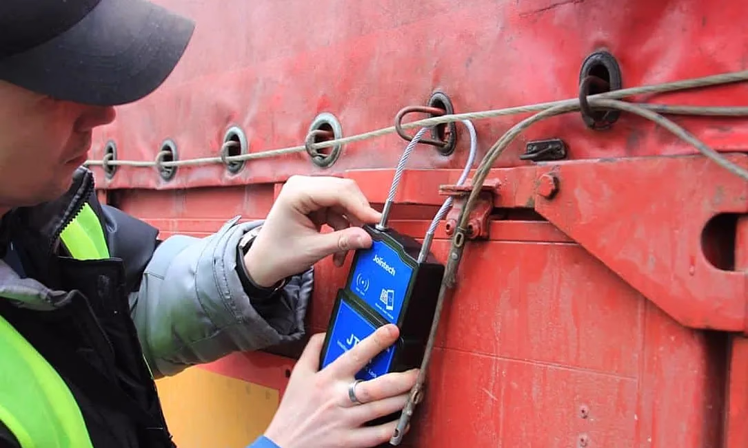 Навигационные пломбы при перевозке алкоголя и табака станут обязательными с 11 февраля