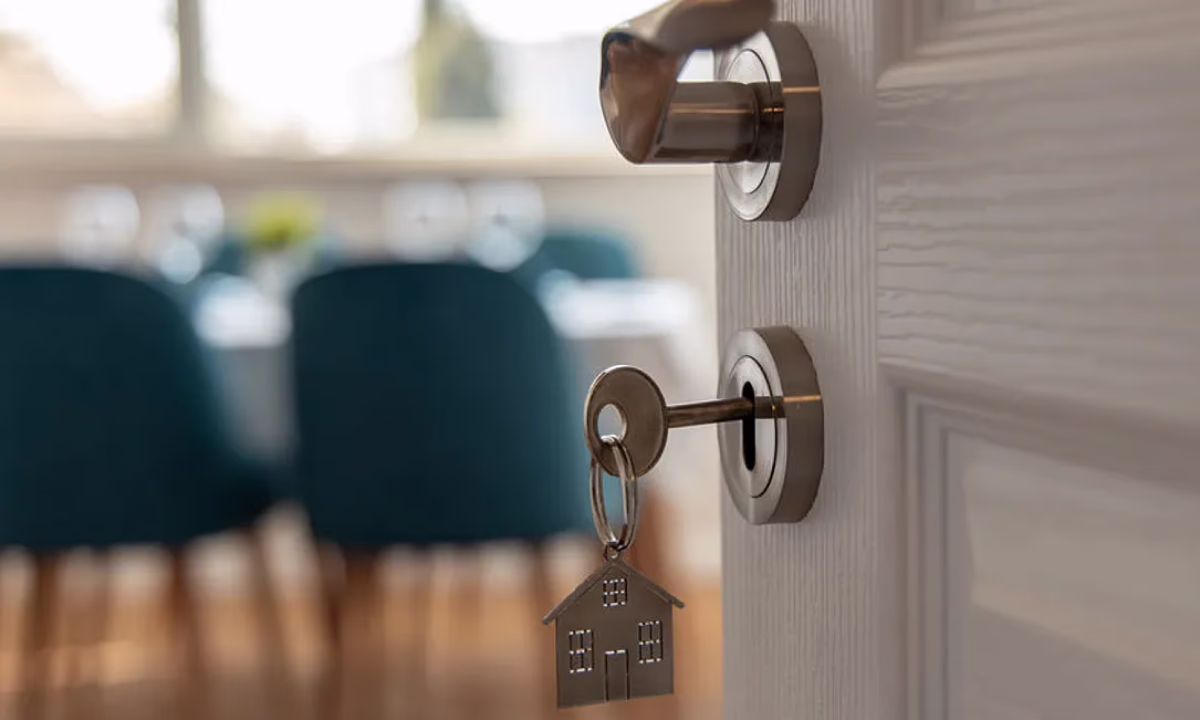 Штрафы до 28 000 сомов и обязательная регистрация: в Кыргызстане возьмут под контроль работу риелторов