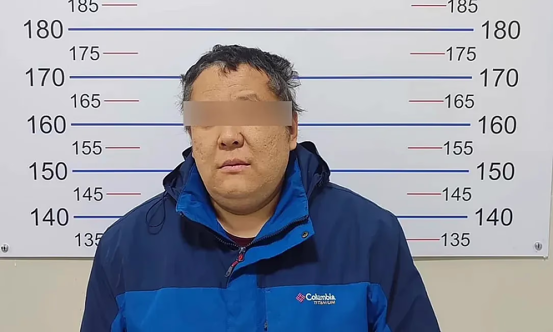 Бишкекте өзүн УКМК кызматкери катары тааныштырып, 17 миң доллар алып кеткен шектүү кармалды