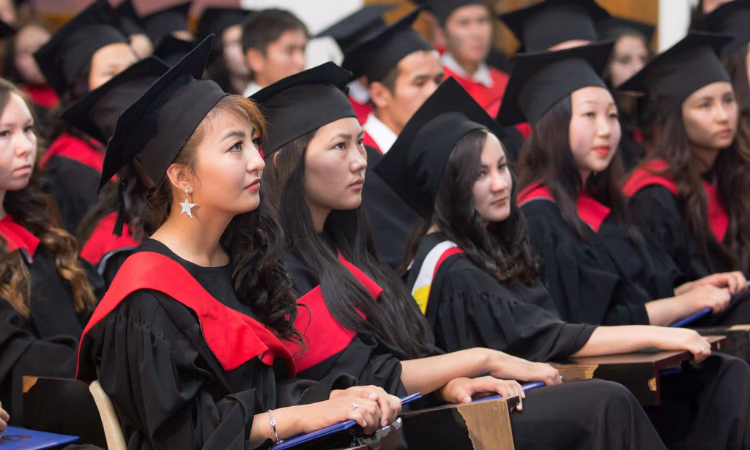 Лучшие студенты факультета «Экономика» получат спецстипендию KICB