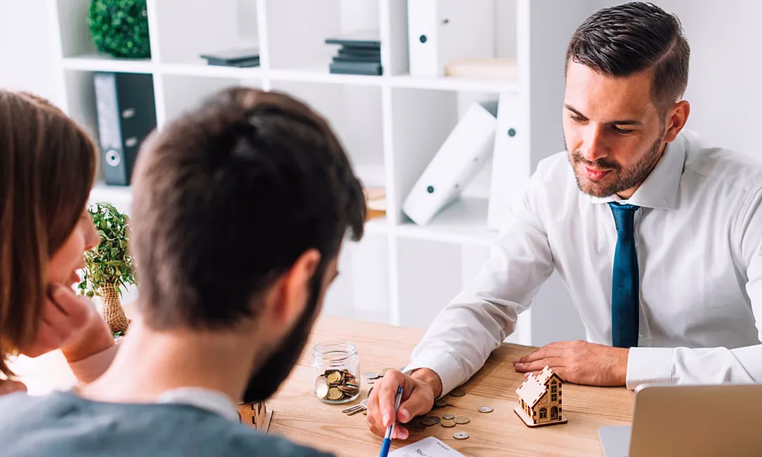 Работа по-новому: актуариев и брокеров могут обязать регистрироваться и платить сборы