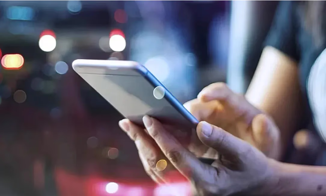 Накталай эмес эсептешүүнүн жаңы деңгээли: Кыргызстанда тез төлөмдөр системасы ишке кирет