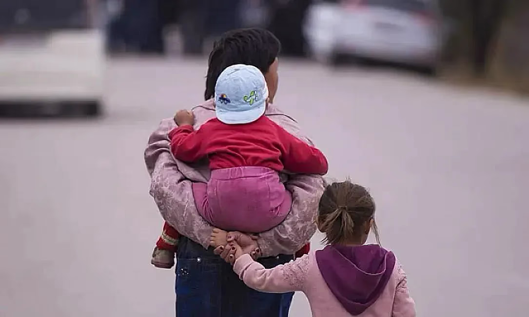 Кыргызстанда жылдан-жылга төрөт азайып жатат: бул экономикага кандай таасир берет?