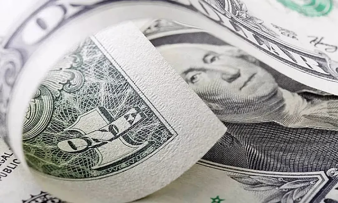 Февралда Кыргызстанга келген акча которуулардын агымы чыгып кеткен акча агымынан 12 эсеге ашты