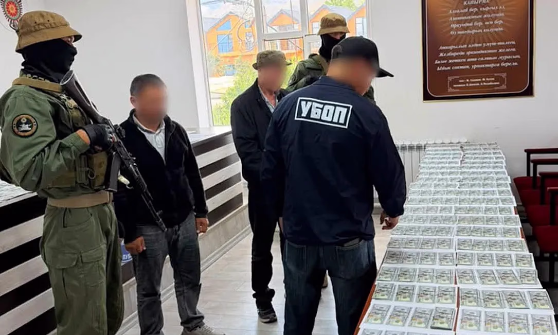 В Иссык-Кульской области задержаны подозреваемые в вымогательстве 30 тысяч долларов