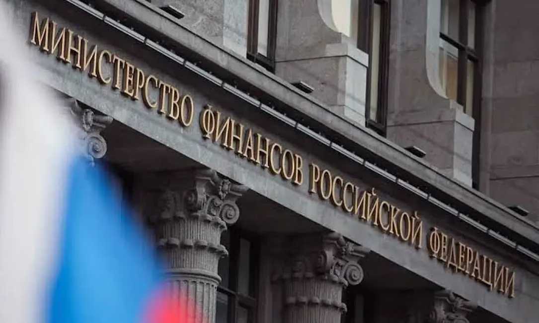 Минфин России в три раза уменьшит закупку валюты