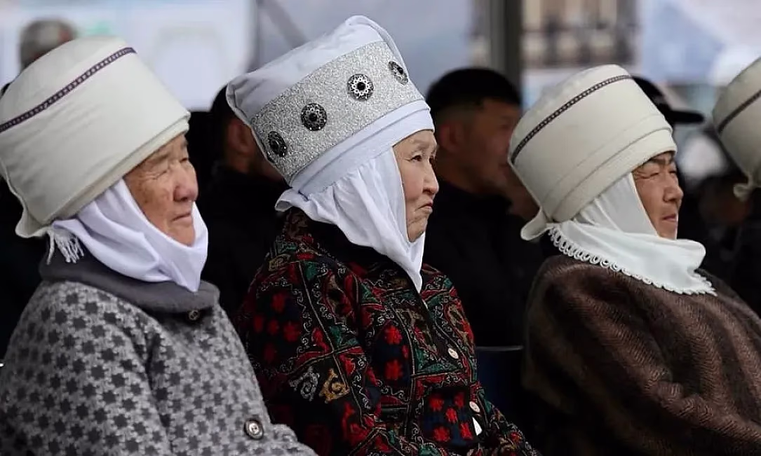 Баатыр энелердин пенсиясына кошумча төлөмдү 5 миң сомго чейин көбөйтүү сунушталууда