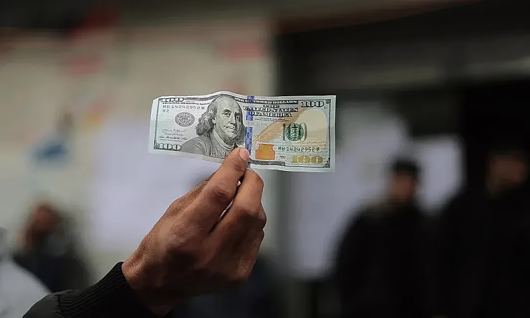 Четыре «теневика» пойманы в Бишкеке при обмене валюты по «уличному курсу»