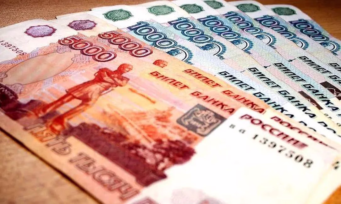 Орусия Кыргызстанга накталай рубль алып чыгууга чектөө киргизди: эмне өзгөрдү