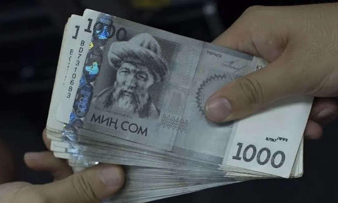 Долгожителям Кыргызстана подарили по 10 тысяч сомов