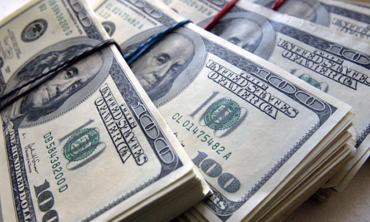 Доллар подешевел до показателей начала года