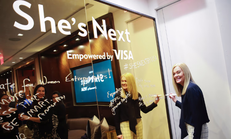 Компания Visa обучит женщин Кыргызстана вести бизнес