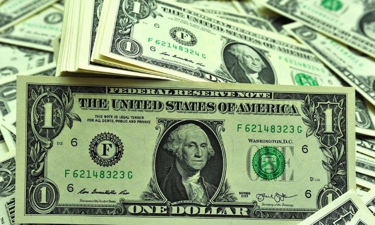 Доллар приближается к 83 сомам