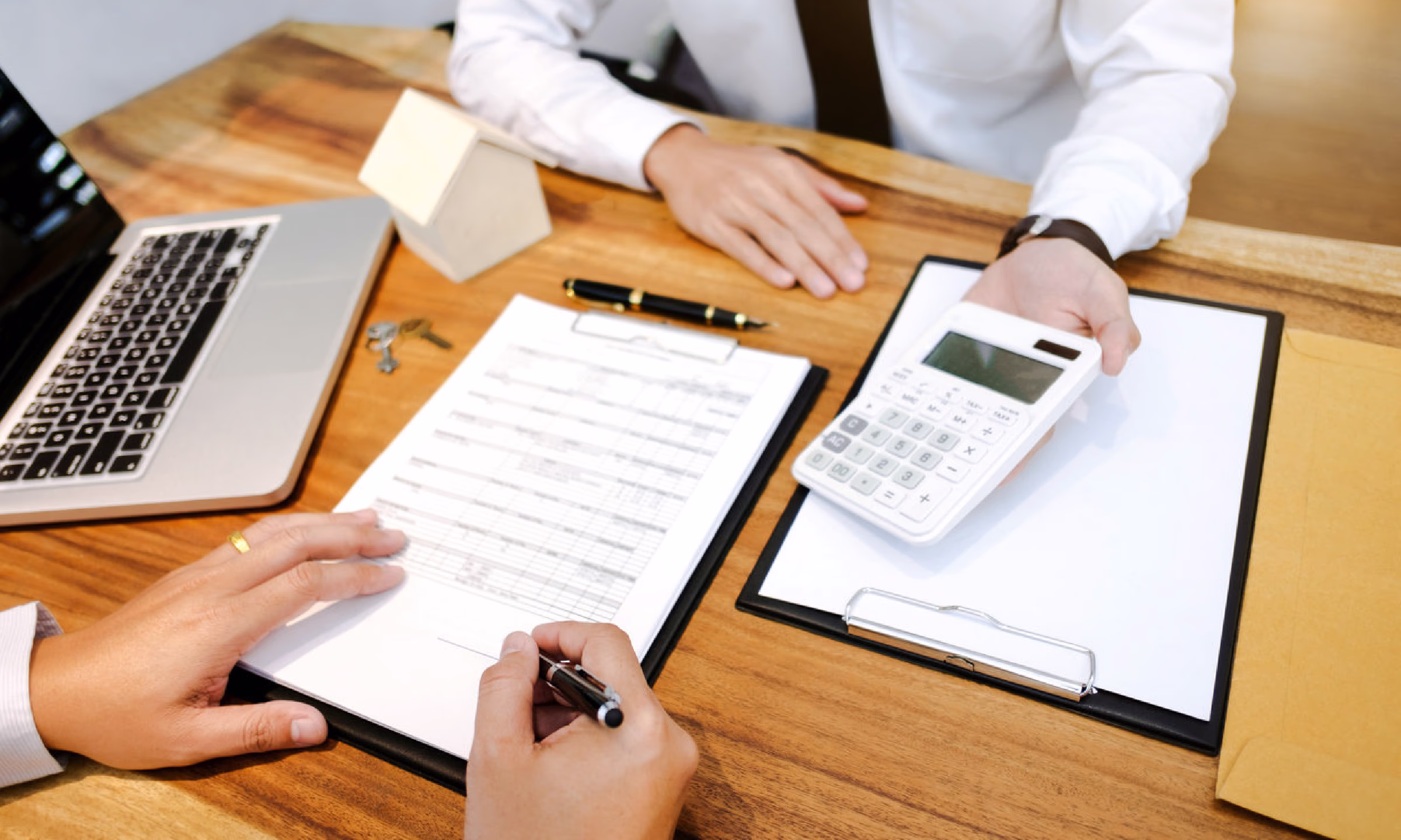 Кыргызстанцы стали брать меньше кредитов