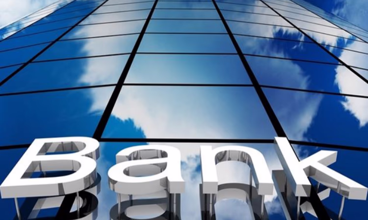 Банки КР сообщили об изменении реквизитов для переводов в инвалюте