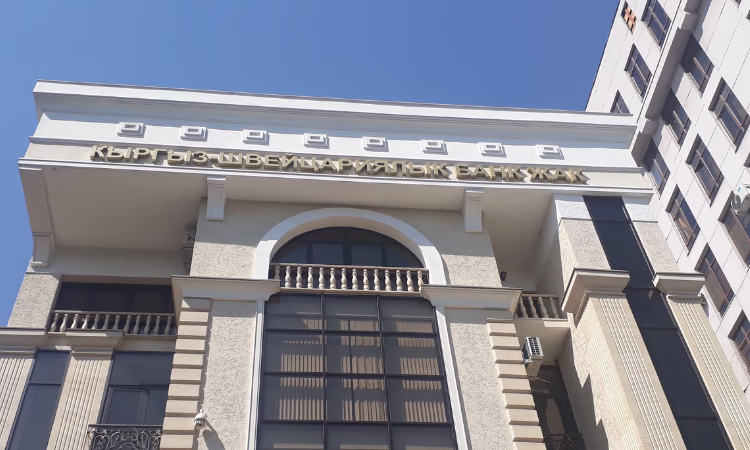 Нужно ли сейчас продавать доллары и евро?