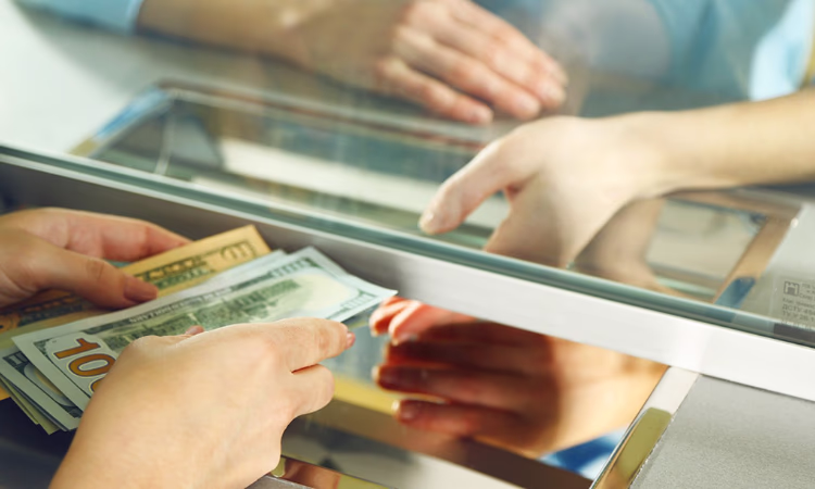 Денежный перевод будет выдан только в валюте перевода или нацвалюте