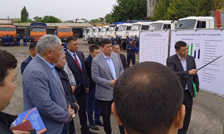 Руководители кабмина, фондов и министерств посетили предприятия на юге КР