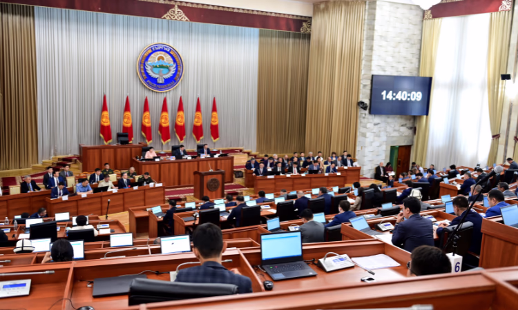 В Жогорку Кенеше рассмотрели проблемы фермеров