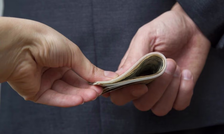 Гражданин КР оштрафован за операции с инвалютой без лицензии НБ КР