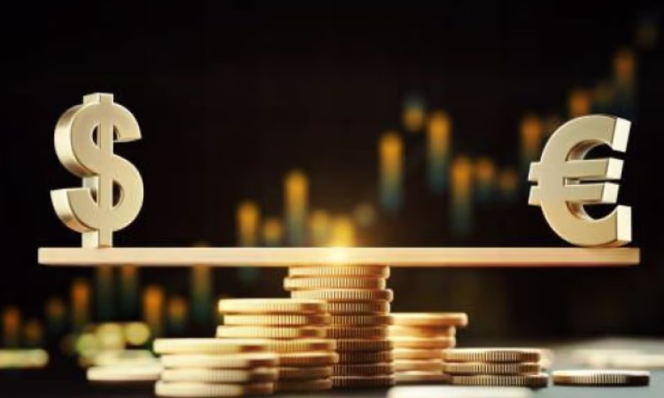 Впервые за 20 лет доллар и евро сравнялись по цене