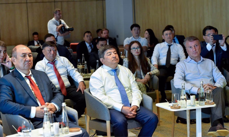 Главы банков КР и Гарантийного фонда посетили Сбербанк России