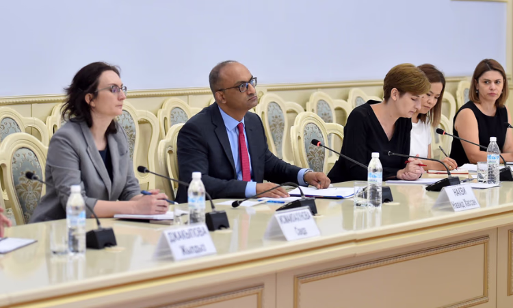 Главы кабмина и офиса Всемирного банка в КР обсудили организацию форума