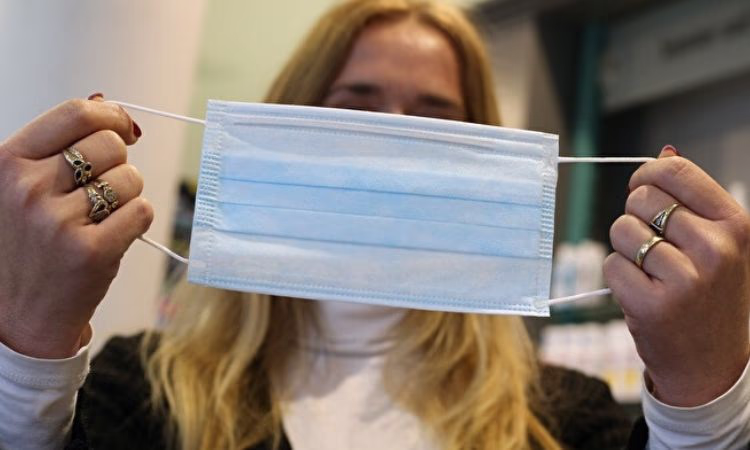 Войти банк разрешается только в маске