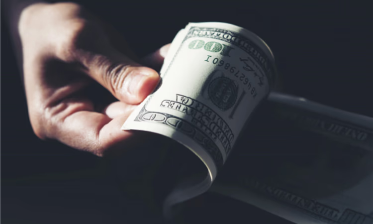 Очередной валютчик оштрафован на 17 500 сомов