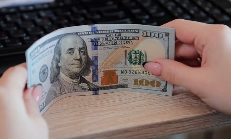 Доллар сильно подешевел