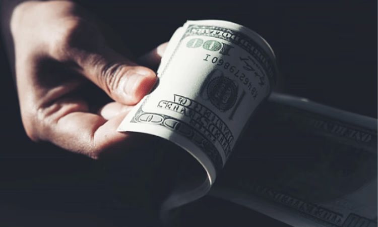 Очередной валютчик поплатился суммой в 17 500 сомов