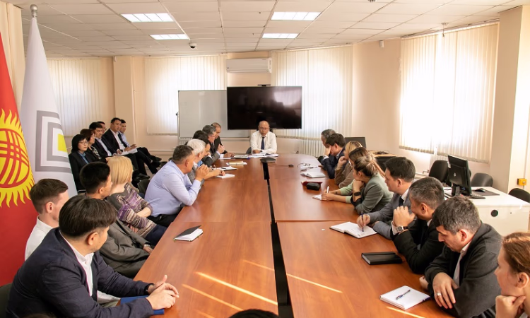 НБ КР сообщил комбанкам о новом перечне санкционных товаров Великобритании