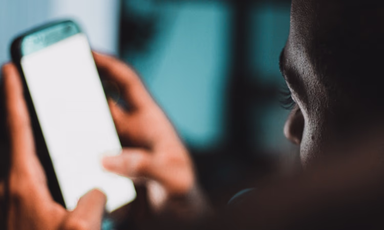 Кыргызстанки столкнулись с изощренным видом телефонного мошенничества