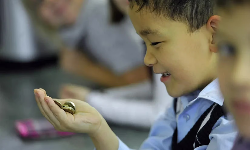 Жаш балдарды финансылык сабаттуулукка кантип алаксытып үйрөтсө болот