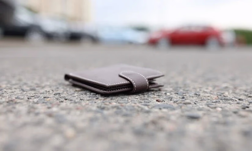 Что делать, если вы нашли кардхолдер или кошелек с банковскими картами?