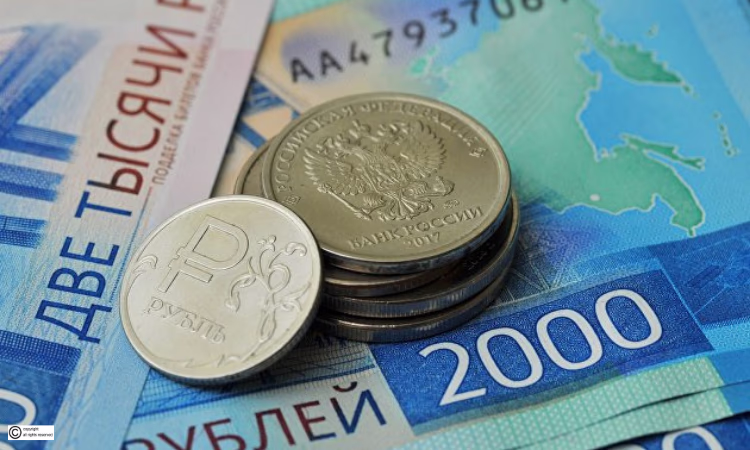 Рубль ускорил падение на фоне новостей о введении войск ОДКБ в РК