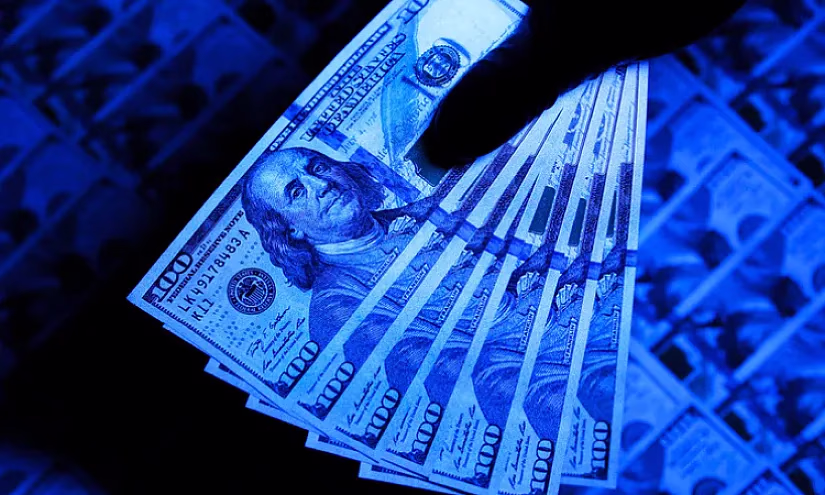 В Алматы мошенники пыталась купить криптовалюту на фальшивые доллары