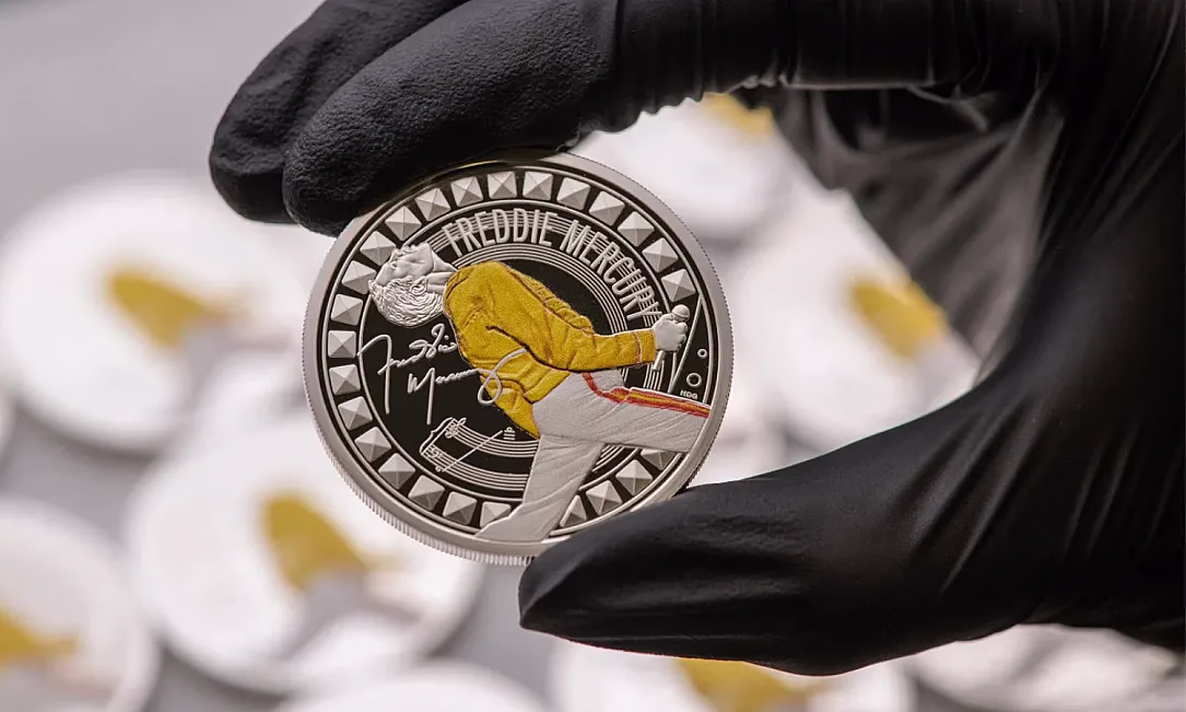 Выпущена памятная монета в честь вокалиста группы «Queen» Фредди Меркьюри