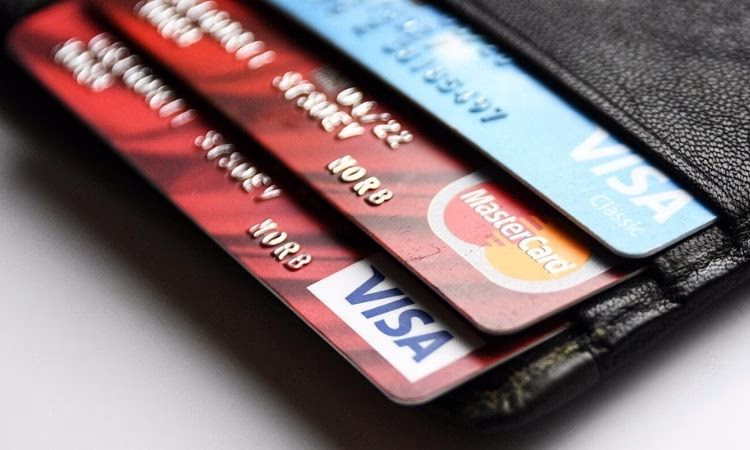 В обращении более 3 млн банковских карт