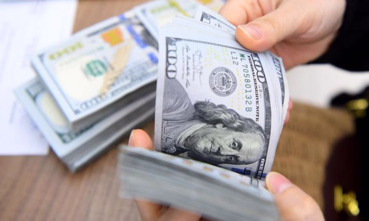 Комиссия за выдачу наличных USD в «Оптима Банке» выросла до 3%