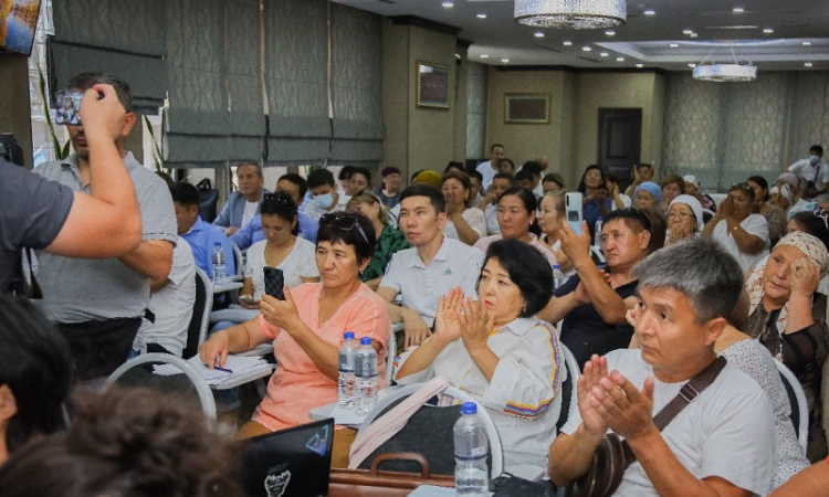 В Бишкеке прошла встреча с заемщиками, имеющими проблемы по кредитам