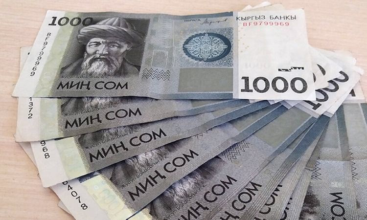 Банки страны помогли гражданам получить наличные деньги